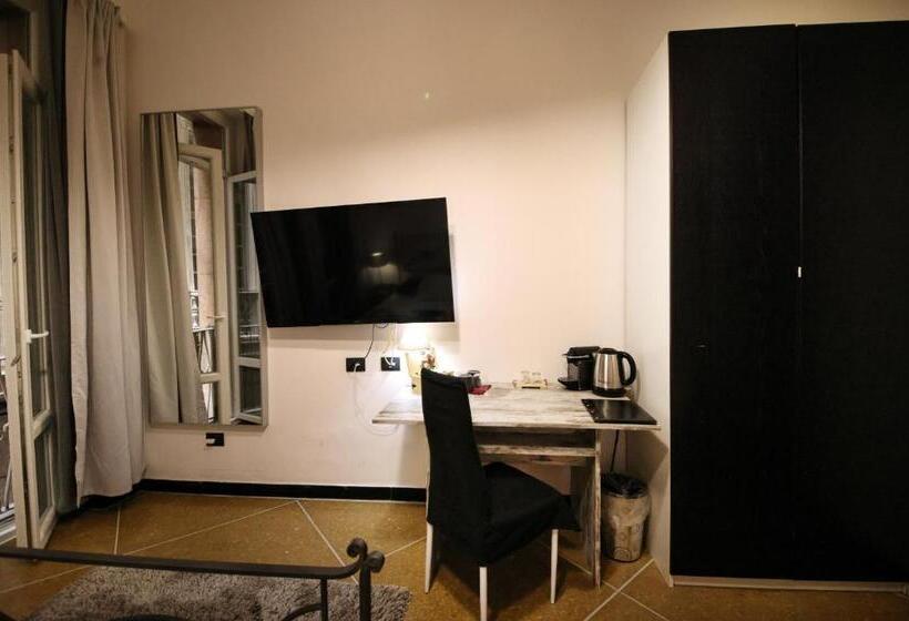Standaardkamer met externe badkamer, Nik Rooms