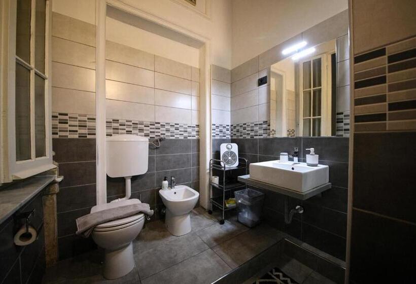 Standaardkamer met externe badkamer, Nik Rooms