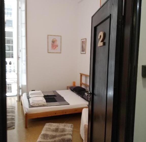 StandaardKamer, Nik Rooms