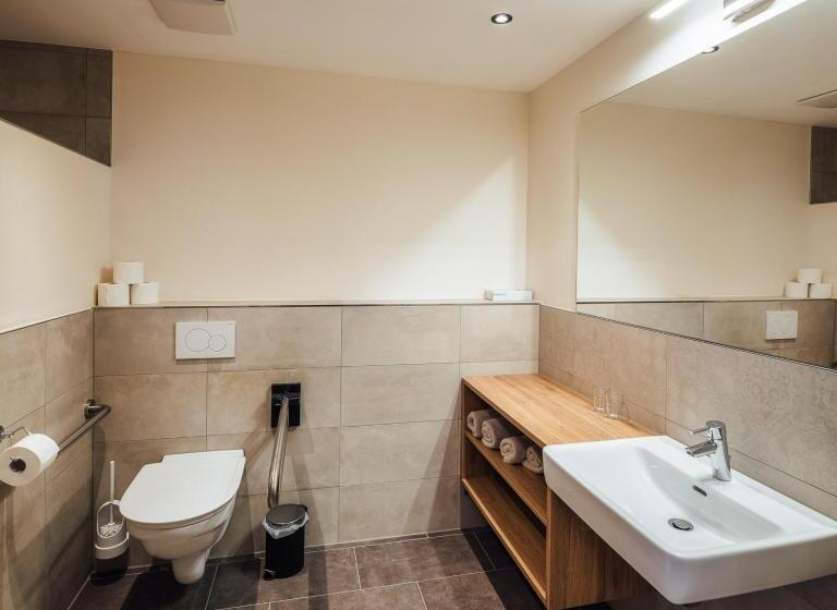 استودیوی استاندارد, Alpenheimat Laurschhof