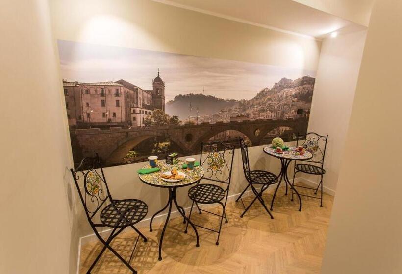 اتاق لوکس با بالکن, Le Affacciate Bruzie Home Guest House