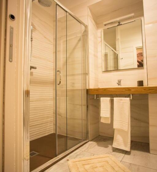 اتاق لوکس با بالکن, Le Affacciate Bruzie Home Guest House