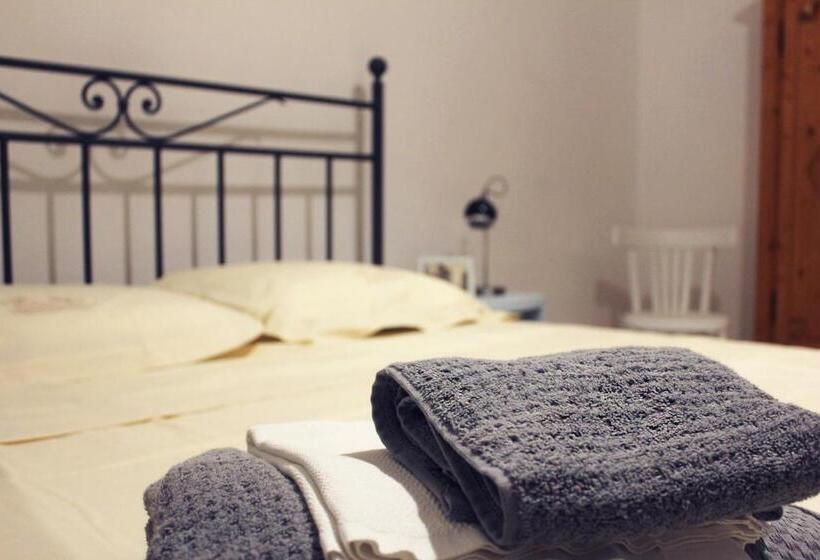 اتاق استاندارد, La Casetta Ferrara B&b