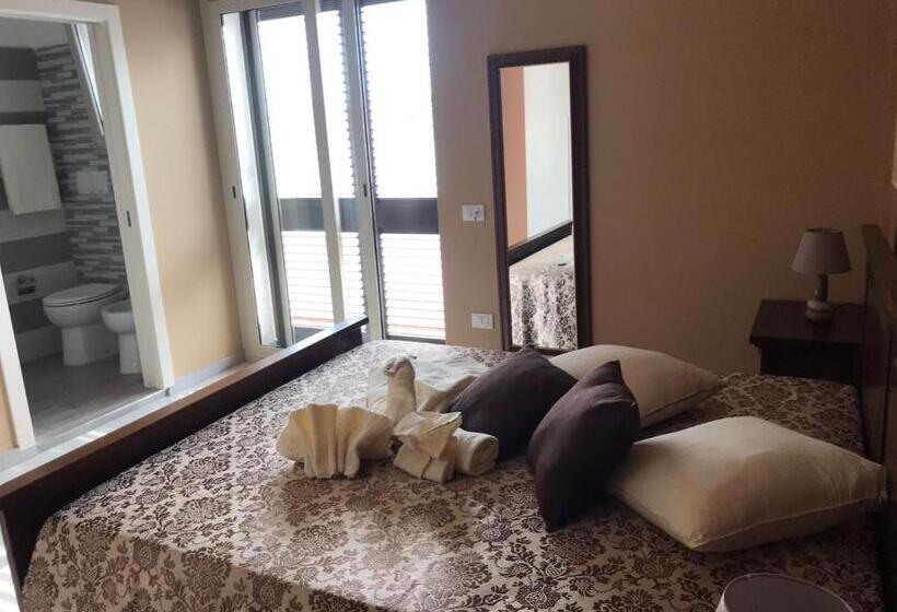 Habitació Triple Estàndard amb Balcó, Kalantha