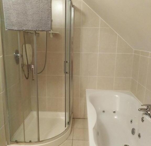 패밀리 룸, Killard House