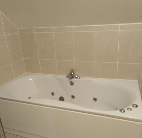 패밀리 룸, Killard House