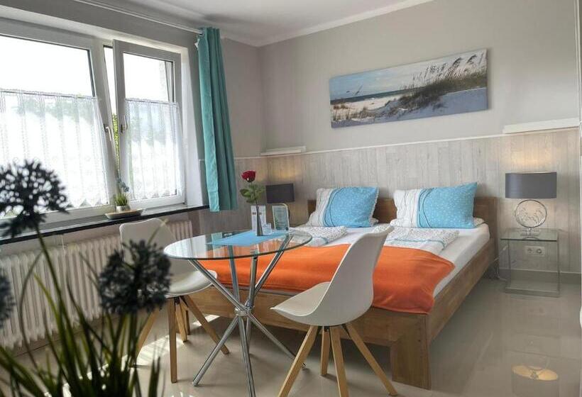 اتاق راحتی, Kenny & Henry