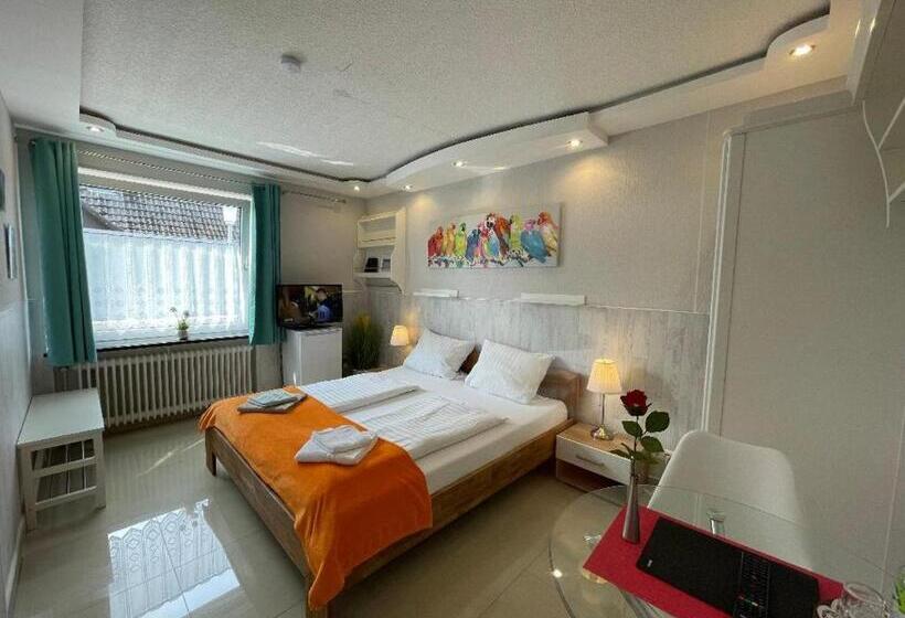 اتاق راحتی, Kenny & Henry