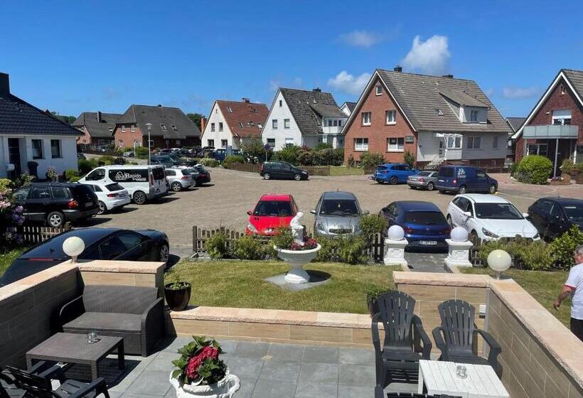 اتاق راحتی سه تخته, Kenny & Henry