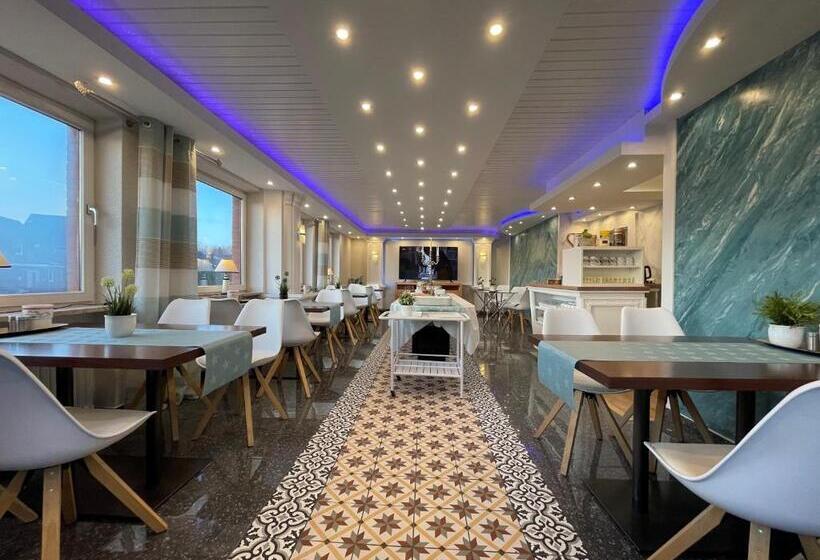 اتاق استاندارد, Kenny & Henry