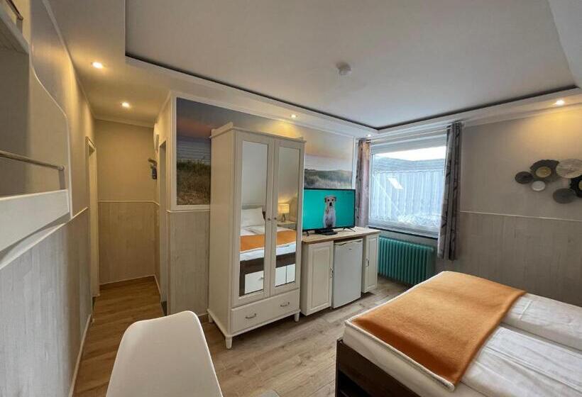 اتاق راحتی, Kenny & Henry