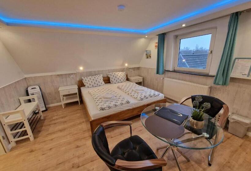 اتاق راحتی, Kenny & Henry