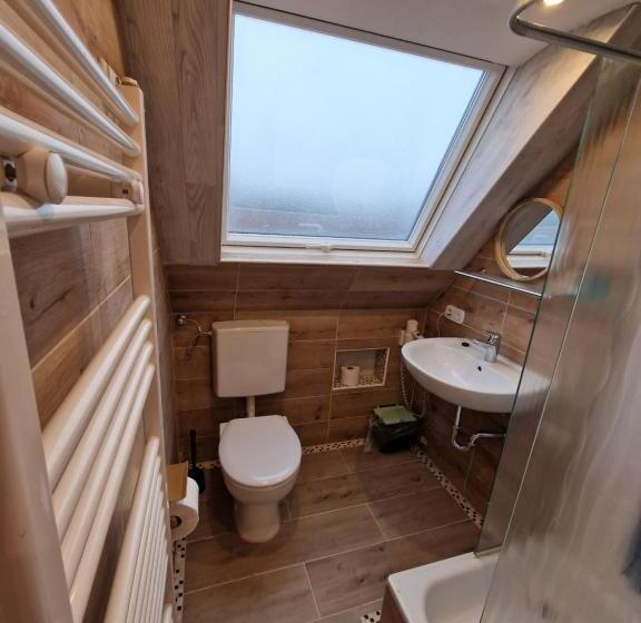 اتاق راحتی, Kenny & Henry