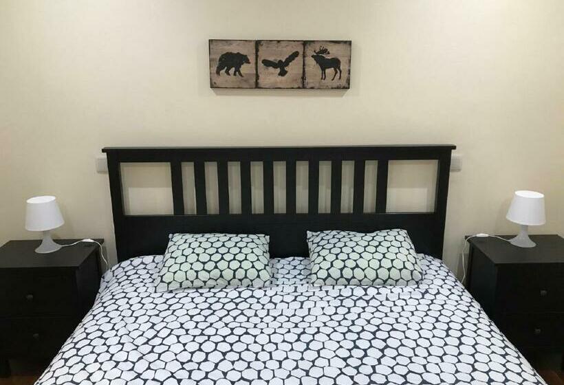 غرفة قياسية, Wood Steel & Glass