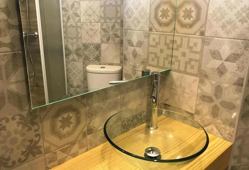 اتاق استاندارد, Wood Steel & Glass