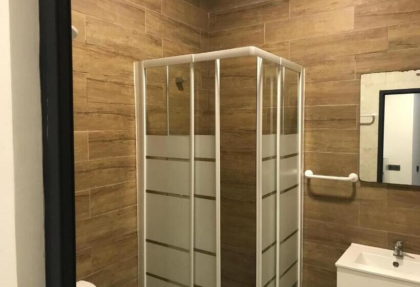 اتاق استاندارد, Wood Steel & Glass