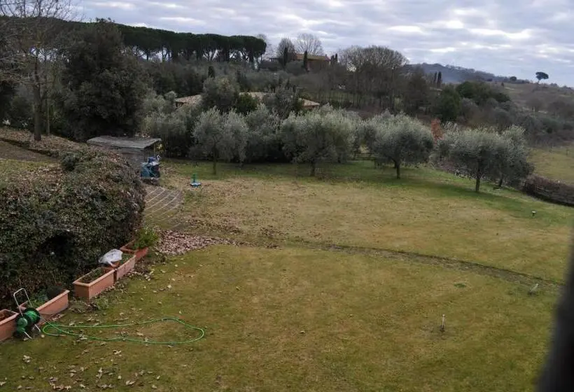 ガーデンビュースタンダードルーム, Casale Vicino Al Golf Nazionale