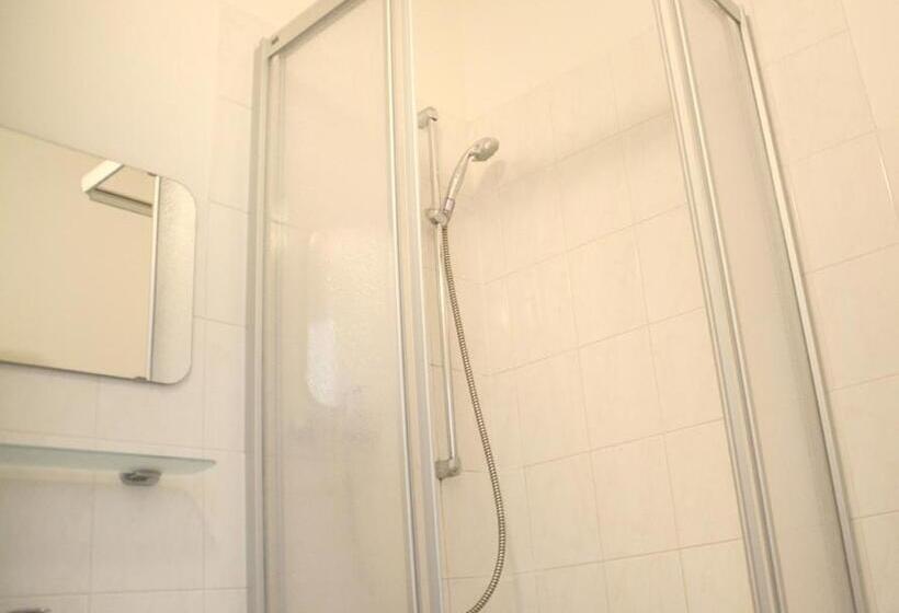 חדר משפחתי, Pension Almhof Baumgarten