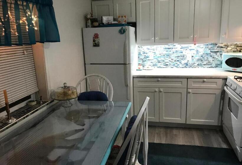 חדר אקונומי יחיד, Brennan S B&b