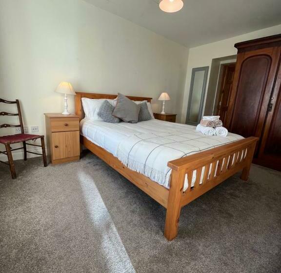 غرفة قياسية سرير كينج, Old Irish Farmhouse