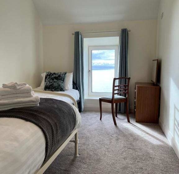 غرفة قياسية مطلّة علي البحر, Old Irish Farmhouse