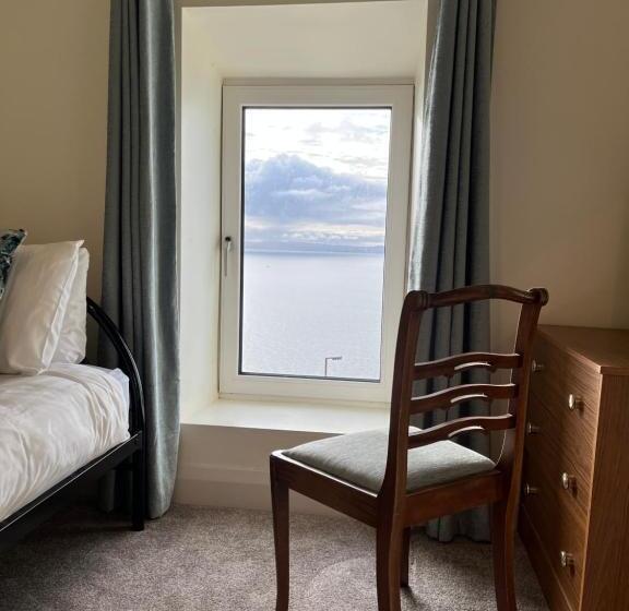 غرفة قياسية مطلّة علي البحر, Old Irish Farmhouse