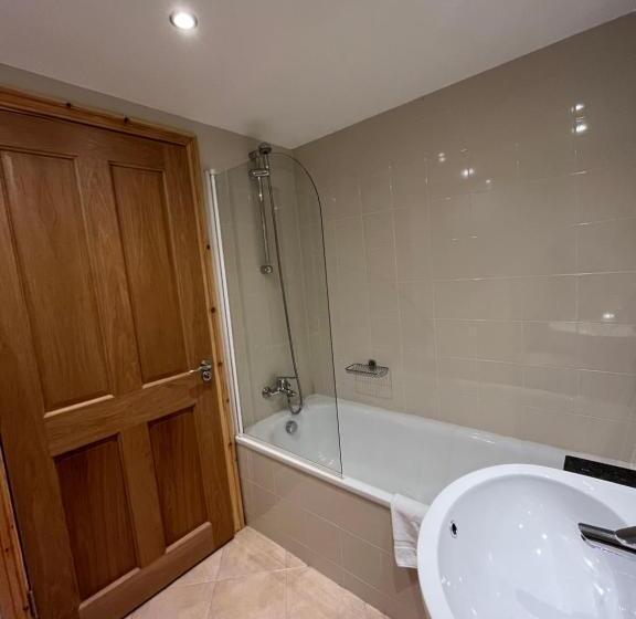 غرفة قياسية مطلّة علي البحر, Old Irish Farmhouse