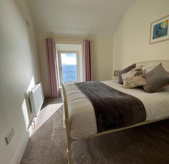 غرفة قياسية مطلّة علي البحر, Old Irish Farmhouse