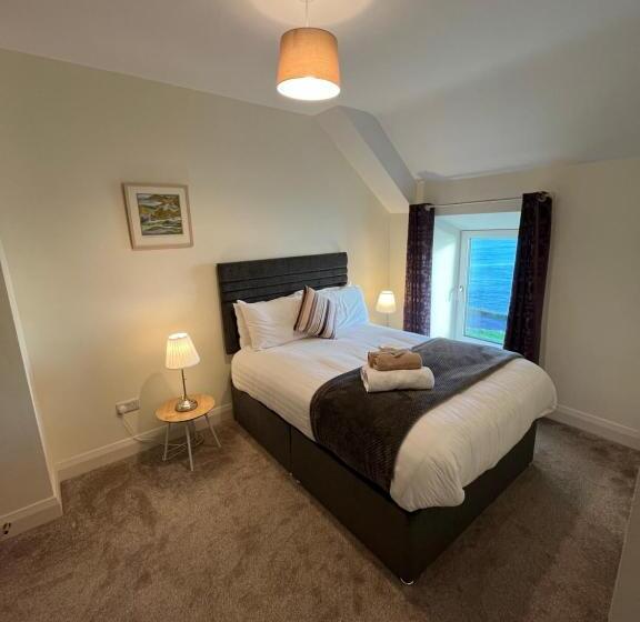 Triple Room Sea View, Old Irish Farmhouse