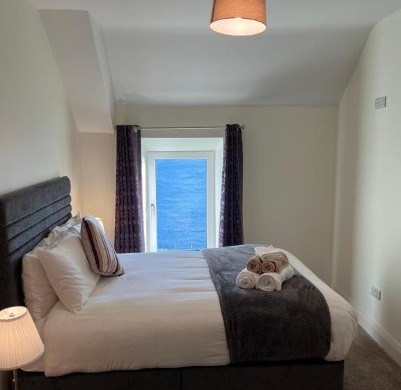 Triple Room Sea View, Old Irish Farmhouse