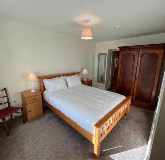 غرفة قياسية سرير كينج, Old Irish Farmhouse