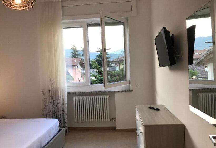 شقة غرفتين, Eagle Rooms