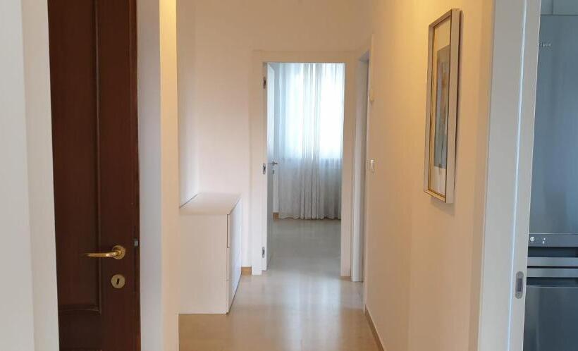 شقة غرفتين, Eagle Rooms