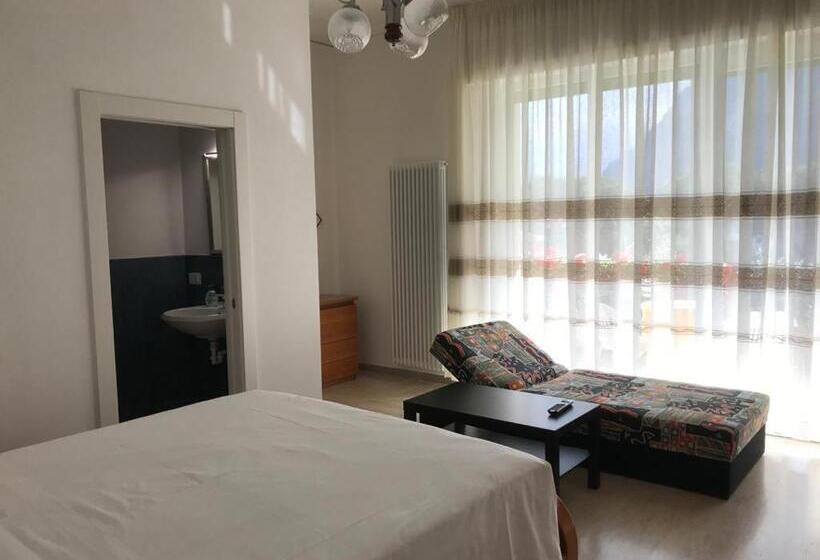 غرفة قياسية ثلاثية, Eagle Rooms