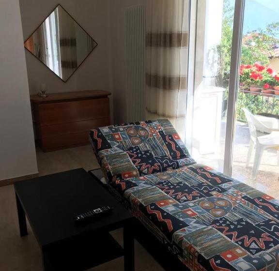 غرفة قياسية ثلاثية, Eagle Rooms