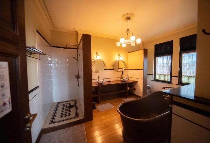 豪华套房, Clementine