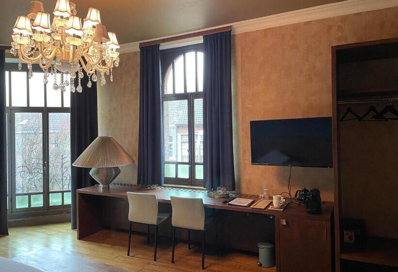 豪华房间, Clementine