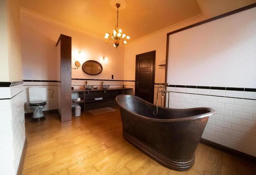 豪华房间, Clementine