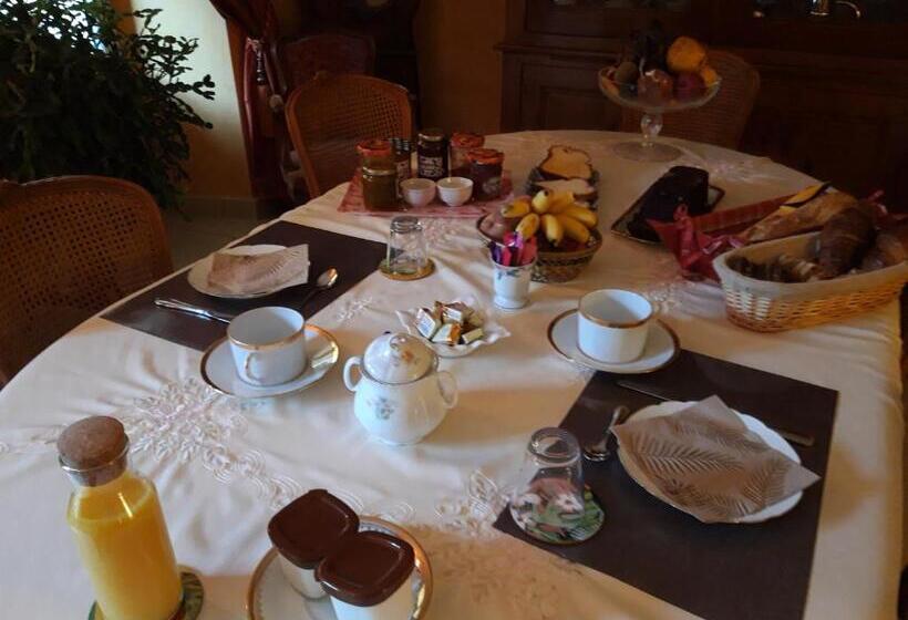 غرفة قياسية, Sous Les Remparts