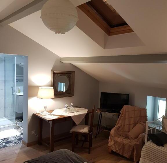 غرفة قياسية, Sous Les Remparts