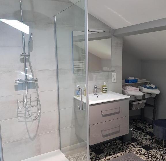 غرفة قياسية, Sous Les Remparts