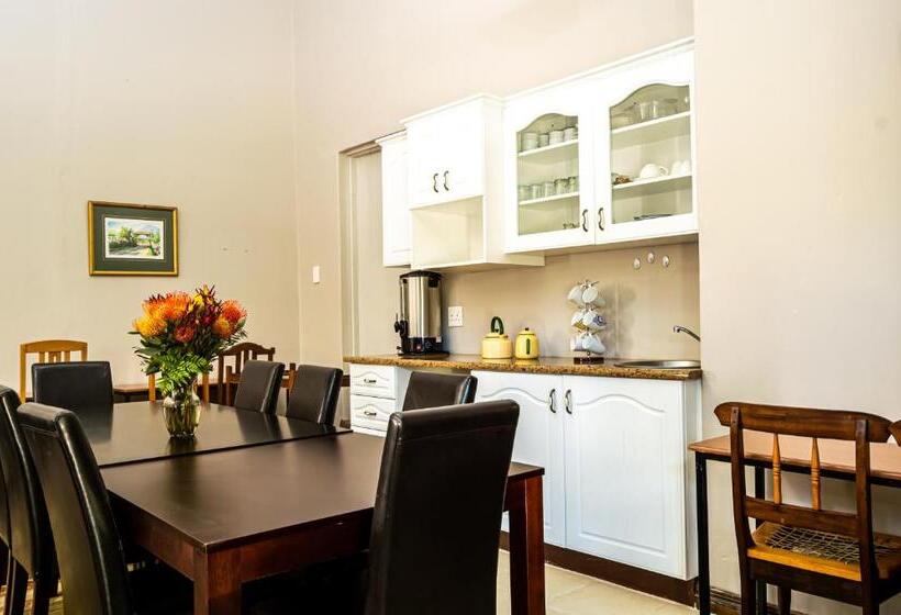 חדר משפחתי נוף לגינה, Dunroamin Bed And Breakfast