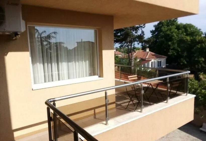 Deluxe Neljän Hengen Huone, Byala Residence Apartments