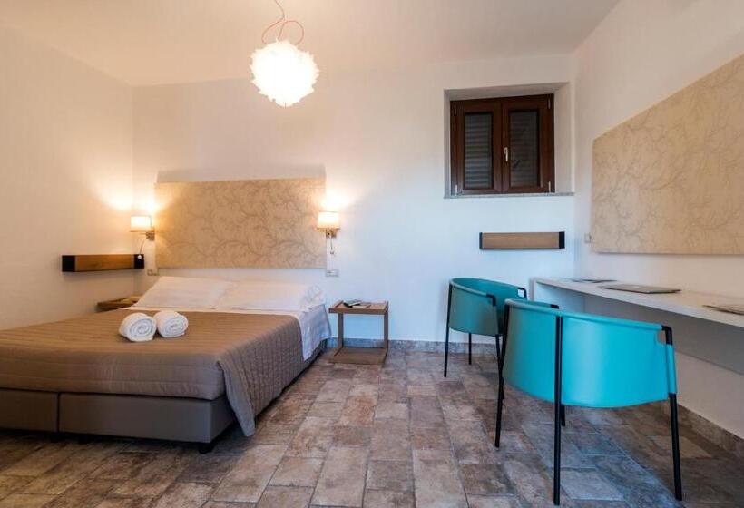 غرفة قياسية مزوَّدة بشُرفة, Karama