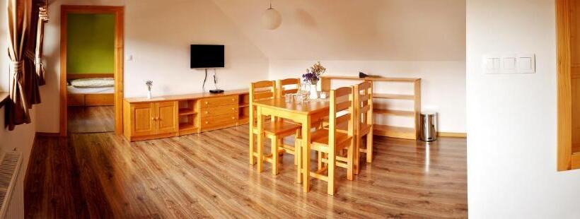 침실 1개 아파트, Penzión Uhliská A Depandance Gazdovský Dom