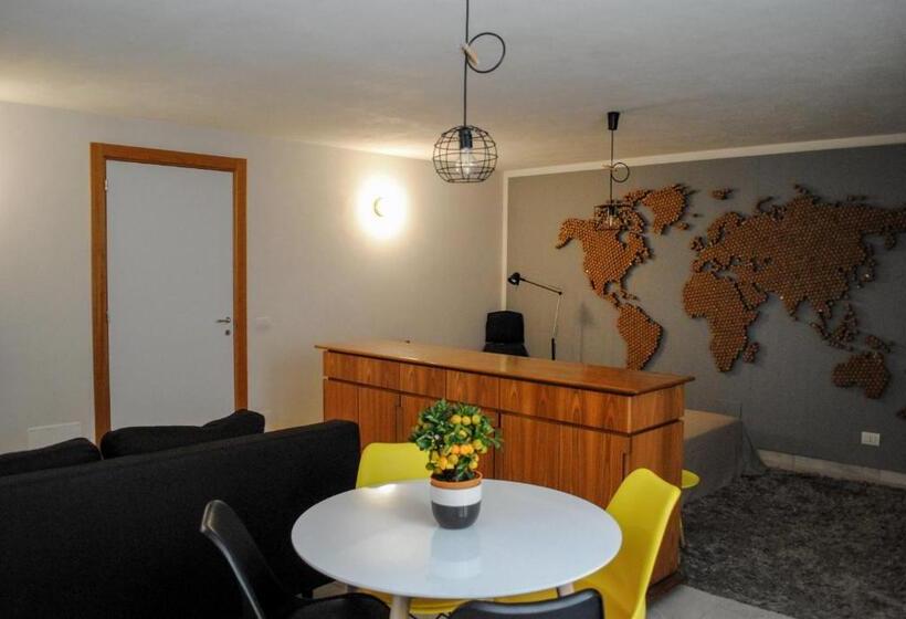 חדר דלוקס, Underground 22