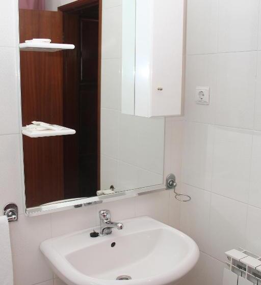 标准三人间, Casa Das Termas