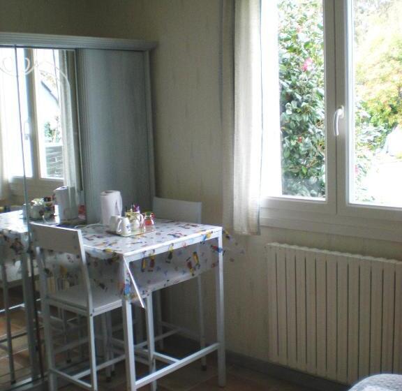 اتاق استاندارد با چشم‌انداز باغ, Chez Annick