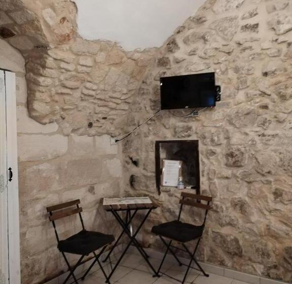 اتاق استاندارد, La Carraia