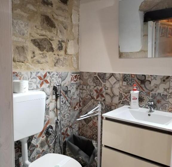 اتاق استاندارد, La Carraia